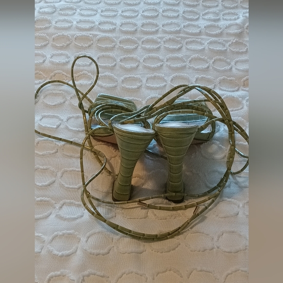 Shein Women's Heels - Picture 3 of 8